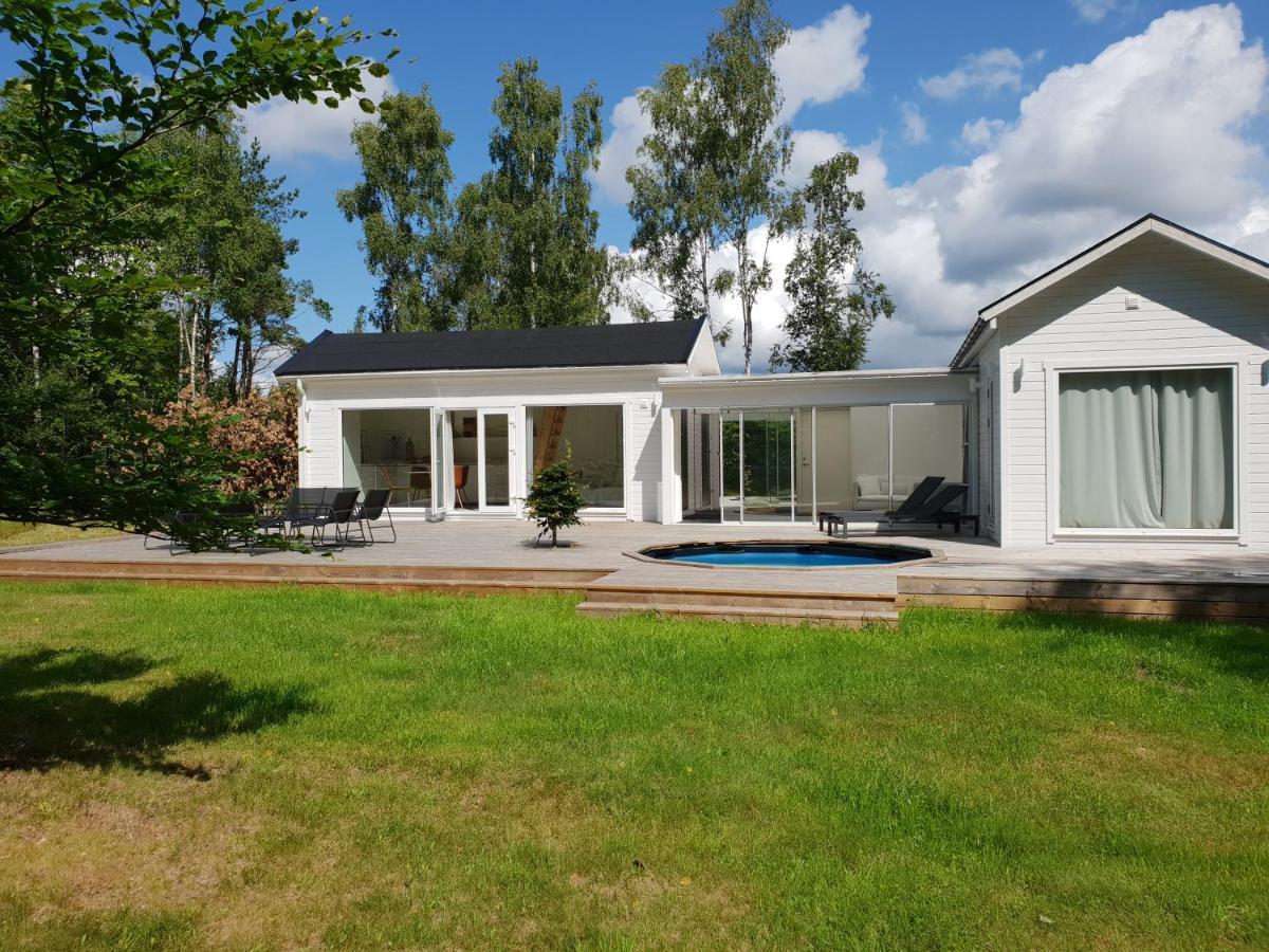 Cabin In The Forest With Spa Bath Västra Torup Exterior photo